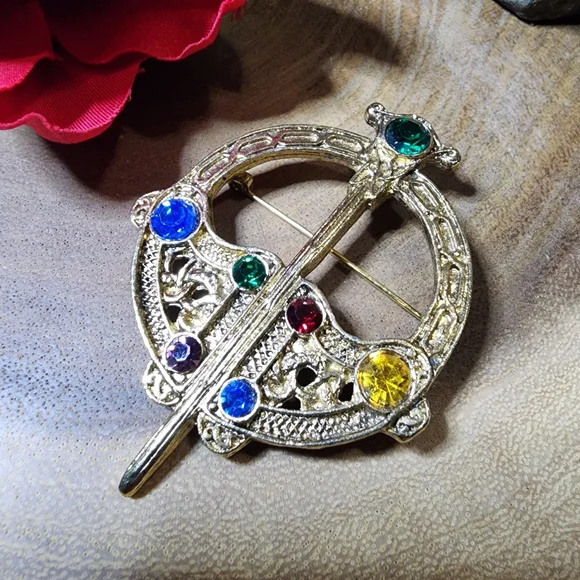 Vintage Gold Toned Celtic Tara Brooch with Multicolor Glass Gemstones - Picture 2 of 9